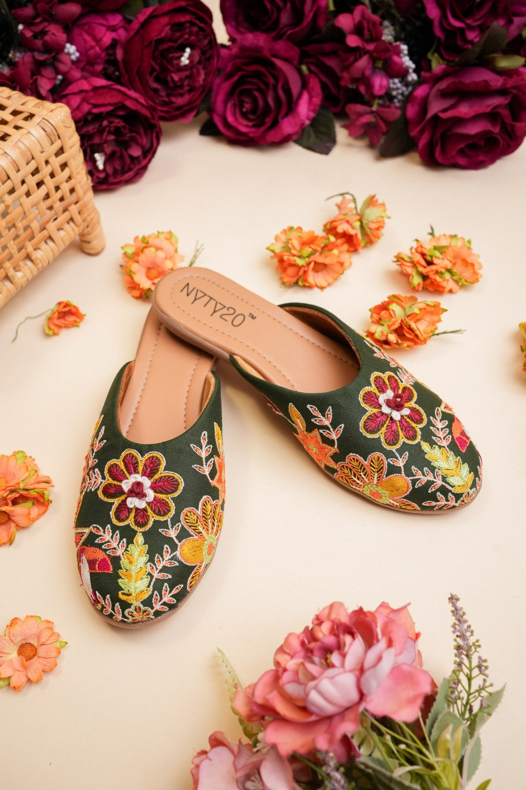 Handcrafted Floral Embroidered Ethnic Jutti for Women's Traditional sandal Juttis