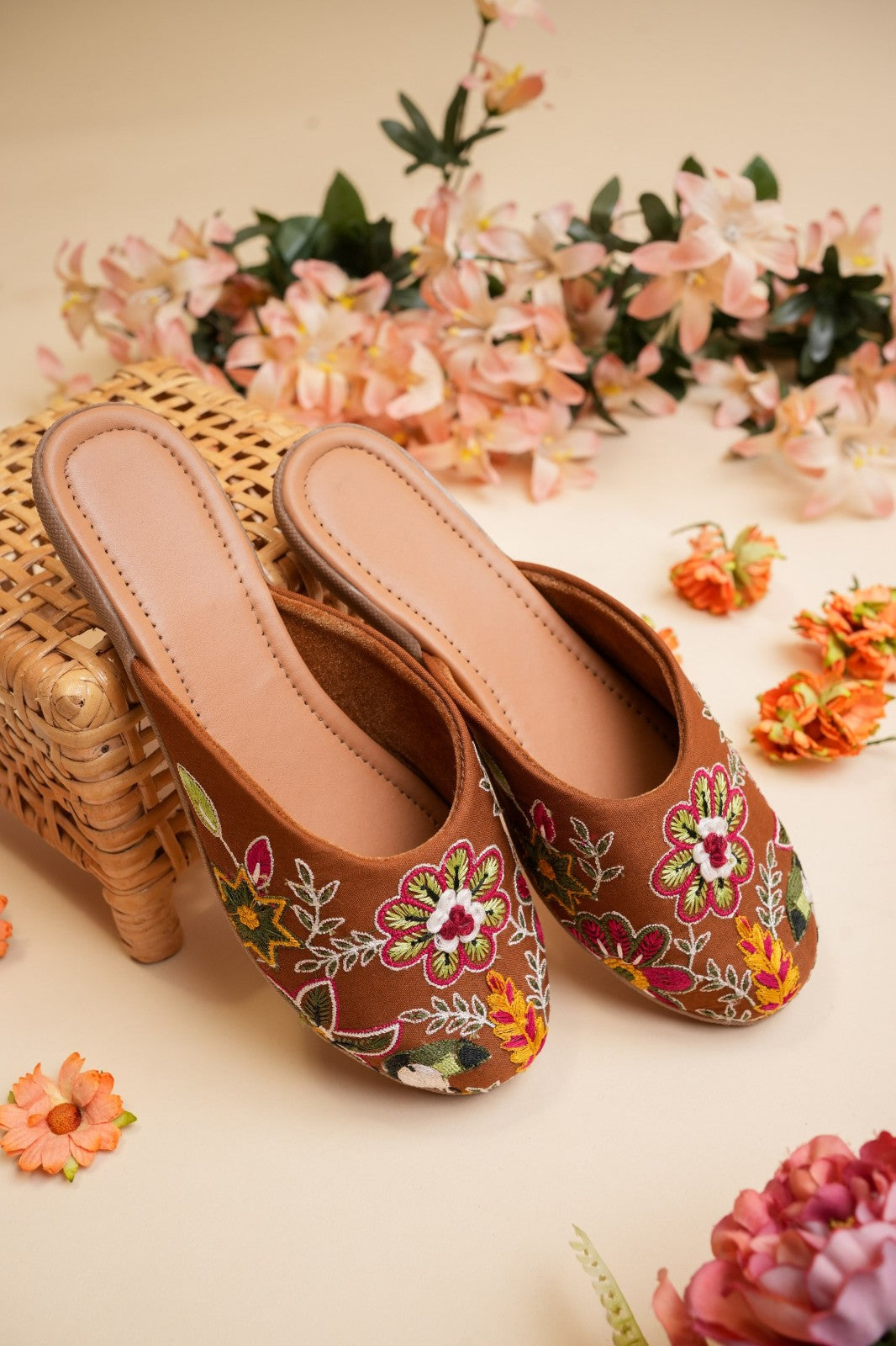 Handcrafted Floral Embroidered Ethnic Jutti for Women's Traditional sandal Juttis