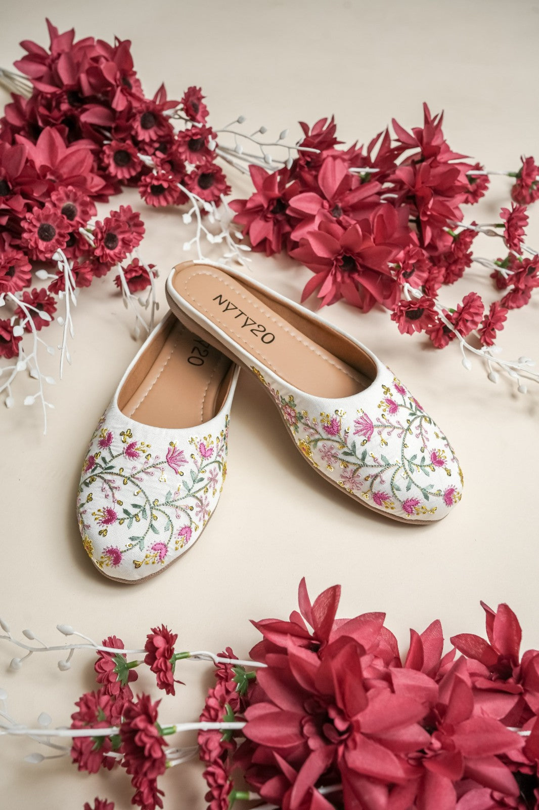 Floral Embroidered Juttis Handcrafted Elegance Women's Traditional Juttis