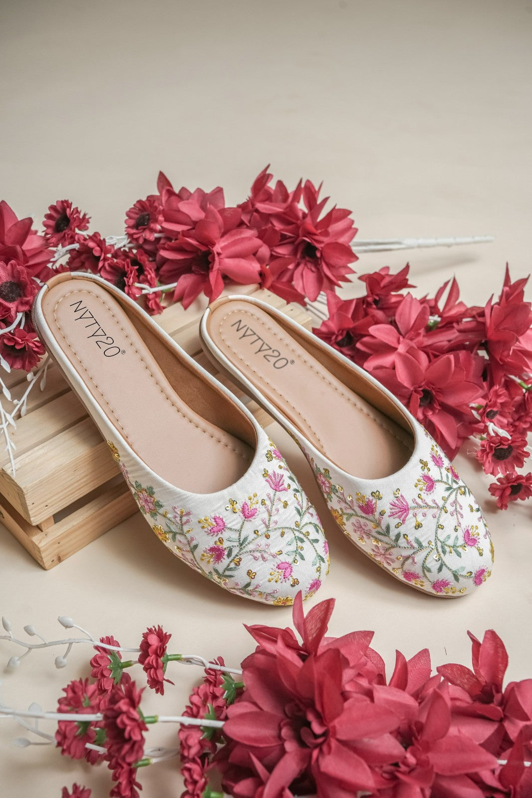 Floral Embroidered Juttis Handcrafted Elegance Women's Traditional Juttis