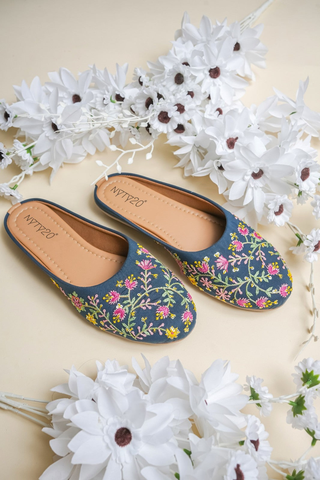 Floral Embroidered Juttis Handcrafted Elegance Women's Traditional Juttis