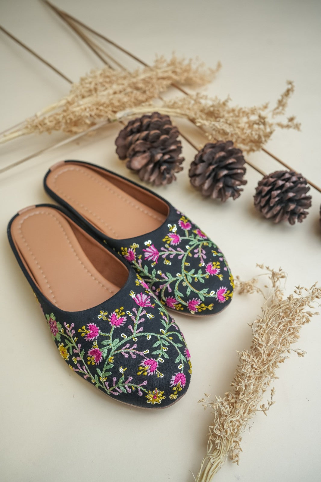 Floral Embroidered Juttis Handcrafted Elegance Women's Traditional Juttis