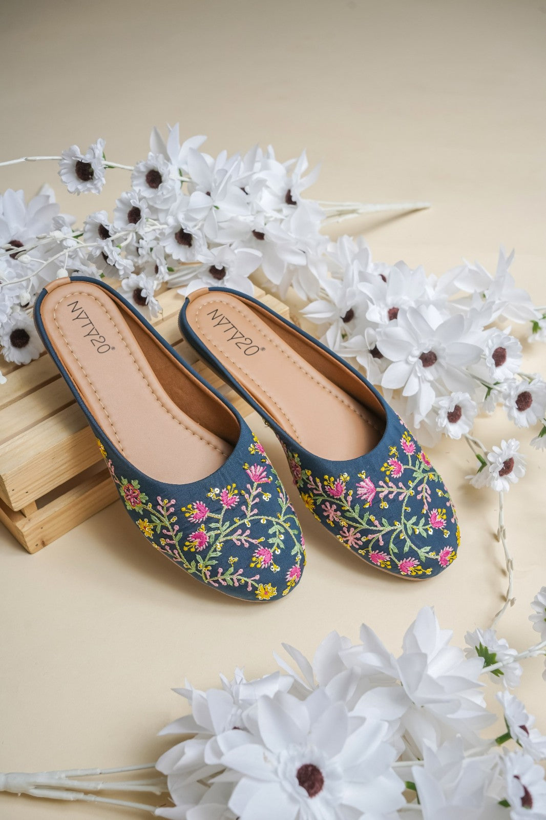 Floral Embroidered Juttis Handcrafted Elegance Women's Traditional Juttis