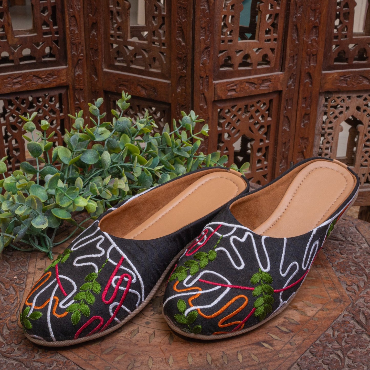 Women's Traditional Embroidered Handcrafted Juttis Synthetic Leather Insole Ethnic sandals