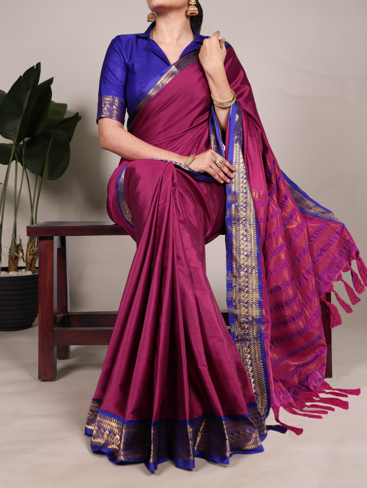 Elegant Aura Silk Saree with Zari Weaving Work & Matching Blouse