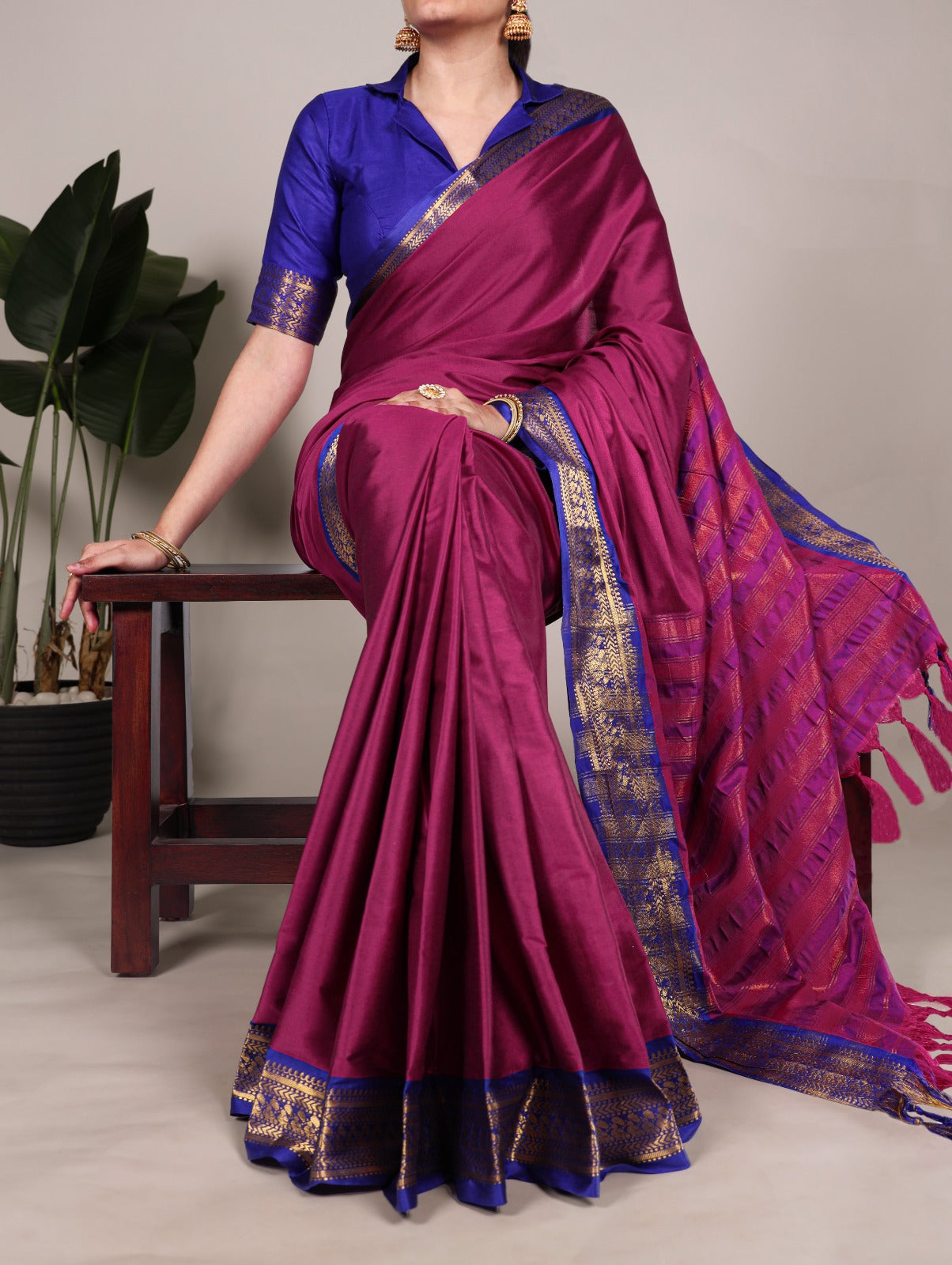 Elegant Aura Silk Saree with Zari Weaving Work & Matching Blouse
