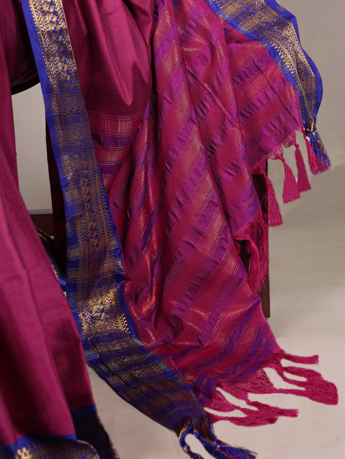 Elegant Aura Silk Saree with Zari Weaving Work & Matching Blouse