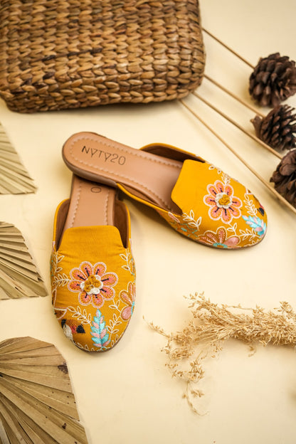 Handcrafted Floral Embroidered Ethnic Jutti for Women's Traditional sandal Juttis